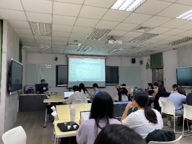 透過多模態教學活動，提升大專生中英文表達能力，宣導生態保育